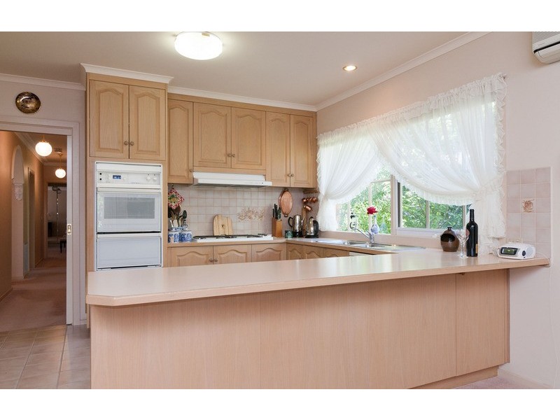 17 Great Oak Court, Mooroolbark VIC 3138