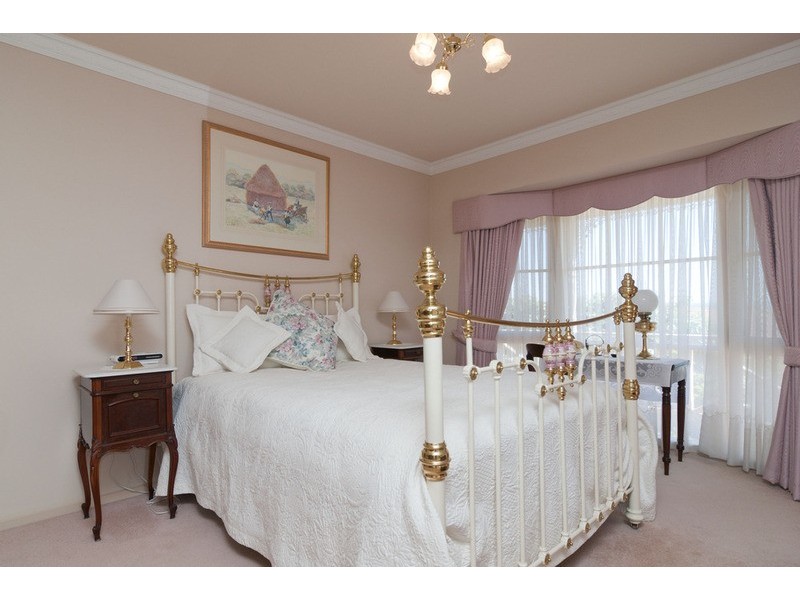 17 Great Oak Court, Mooroolbark VIC 3138