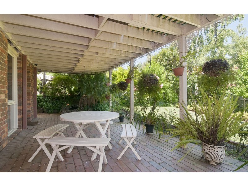 17 Great Oak Court, Mooroolbark VIC 3138