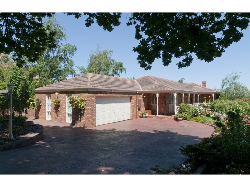 17 Great Oak Court, Mooroolbark VIC 3138