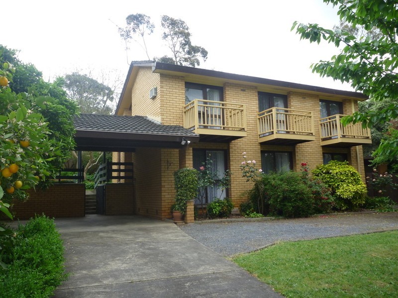 2 Clarendon Court, Mooroolbark VIC 3138