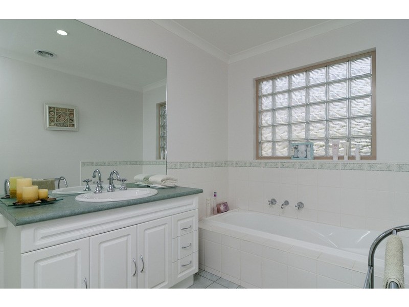 7 Freshfield Avenue, Mooroolbark VIC 3138