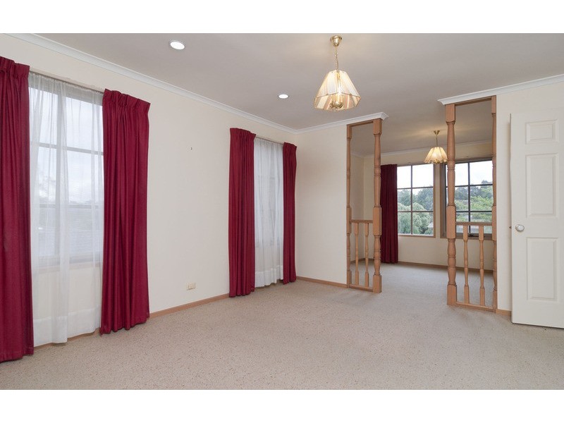 92 Blackburn Road, Mooroolbark VIC 3138