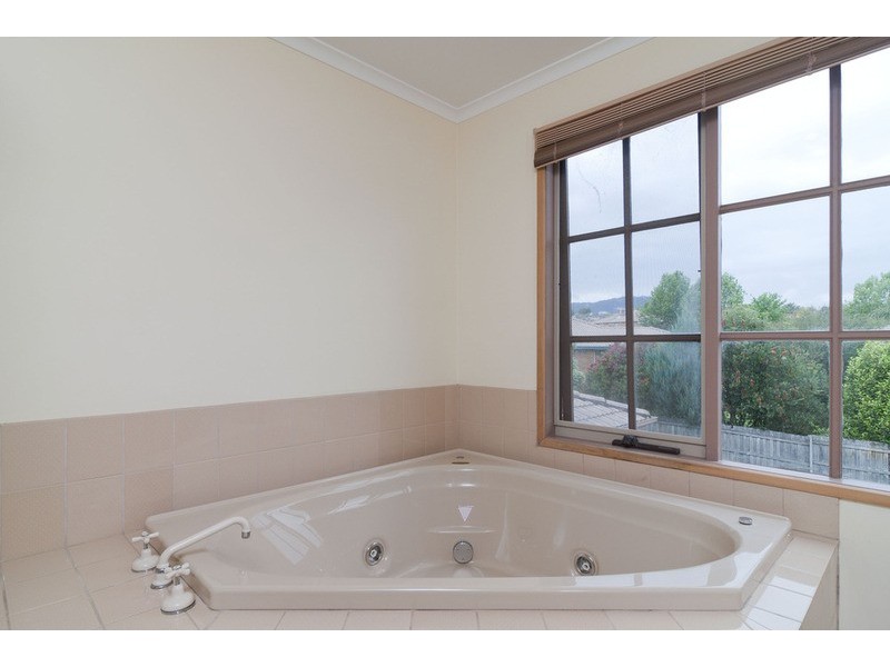 92 Blackburn Road, Mooroolbark VIC 3138