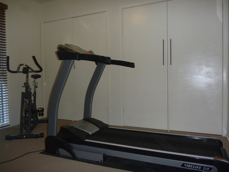 2 Moana Drive, Mooroolbark VIC 3138