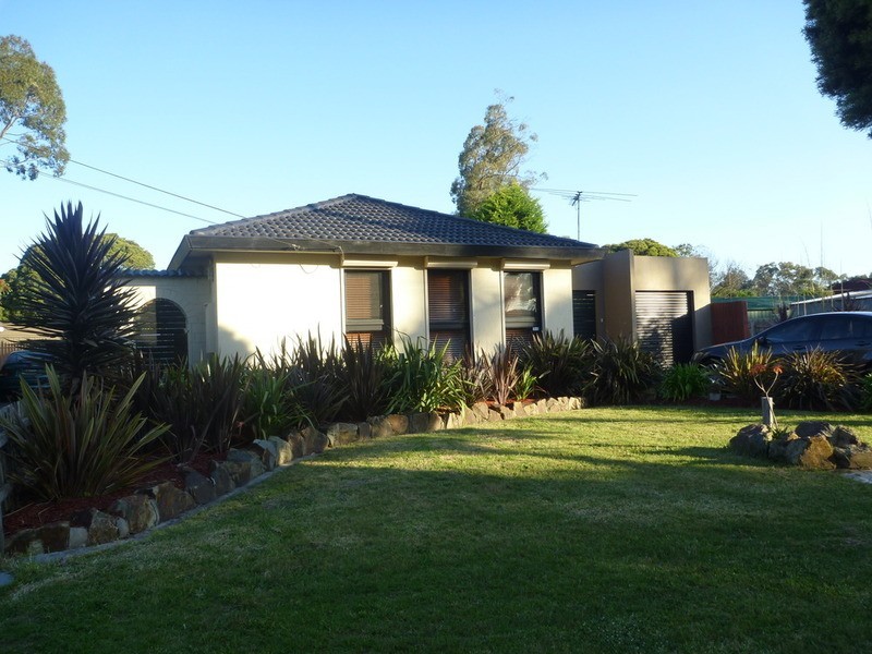 2 Moana Drive, Mooroolbark VIC 3138