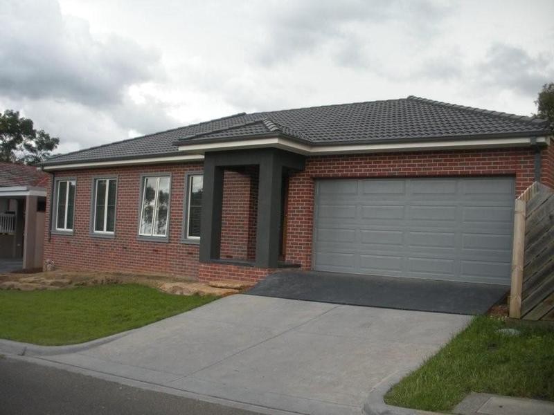 6 Loupie Street, Mooroolbark VIC 3138