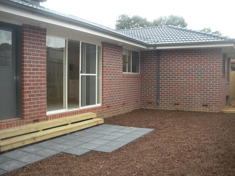 6 Loupie Street, Mooroolbark VIC 3138