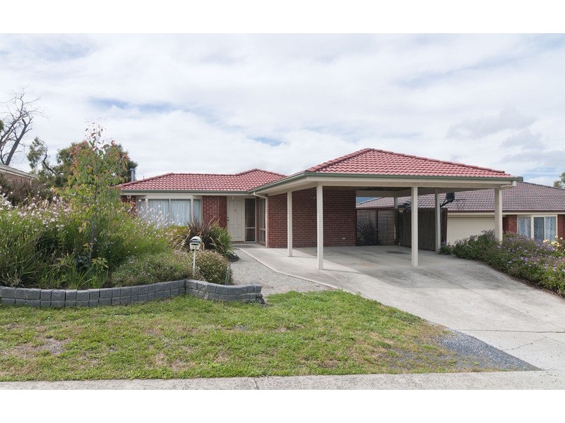 13 Park Lane, Mooroolbark VIC 3138