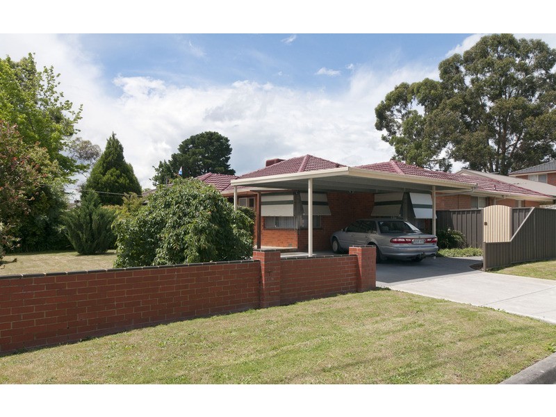 15 Lancaster Road, Mooroolbark VIC 3138