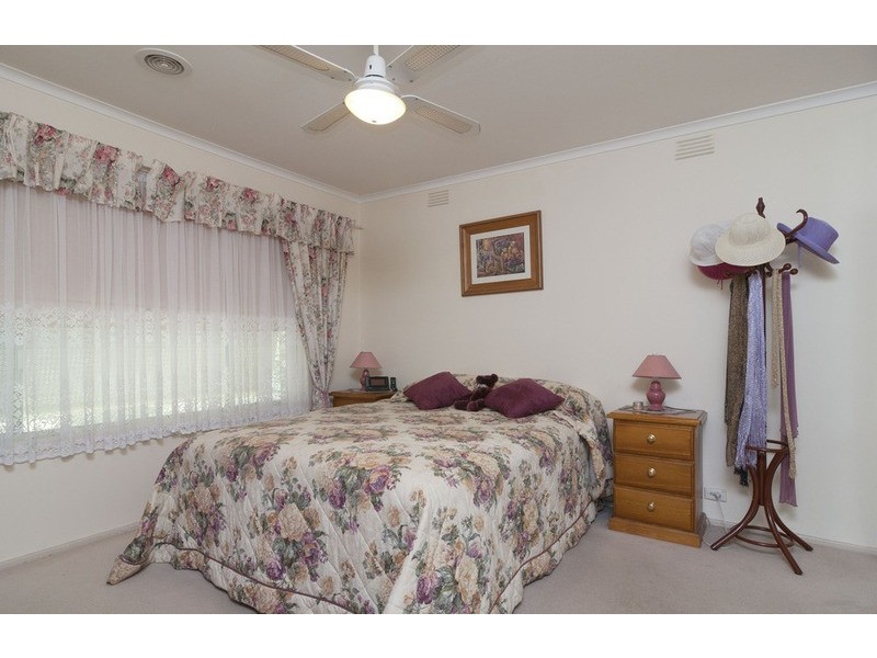 15 Lancaster Road, Mooroolbark VIC 3138