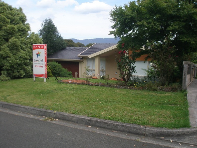 30 Autumn Grove, Mooroolbark VIC 3138