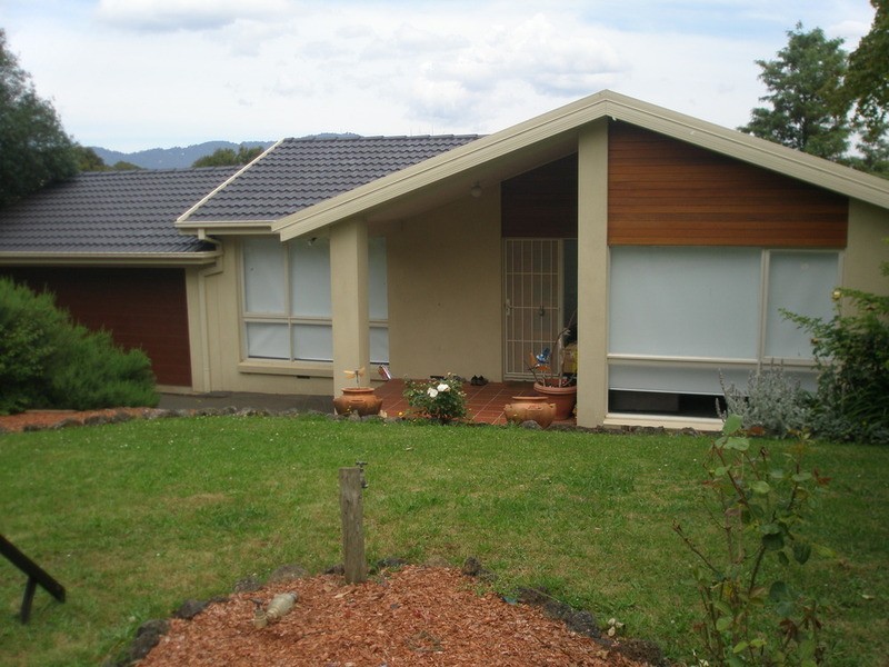 30 Autumn Grove, Mooroolbark VIC 3138