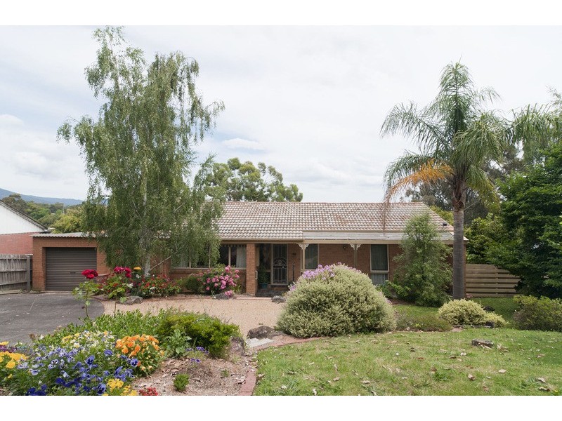 12 Masefield Avenue, Mooroolbark VIC 3138