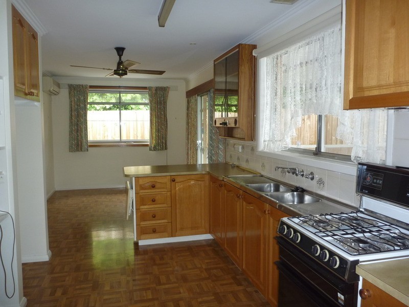 98 Manchester Road, Mooroolbark VIC 3138