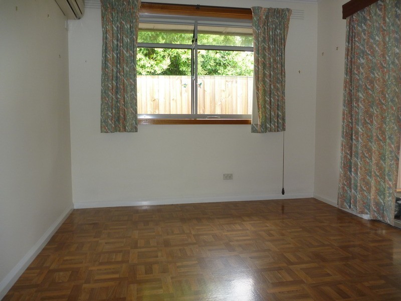 98 Manchester Road, Mooroolbark VIC 3138