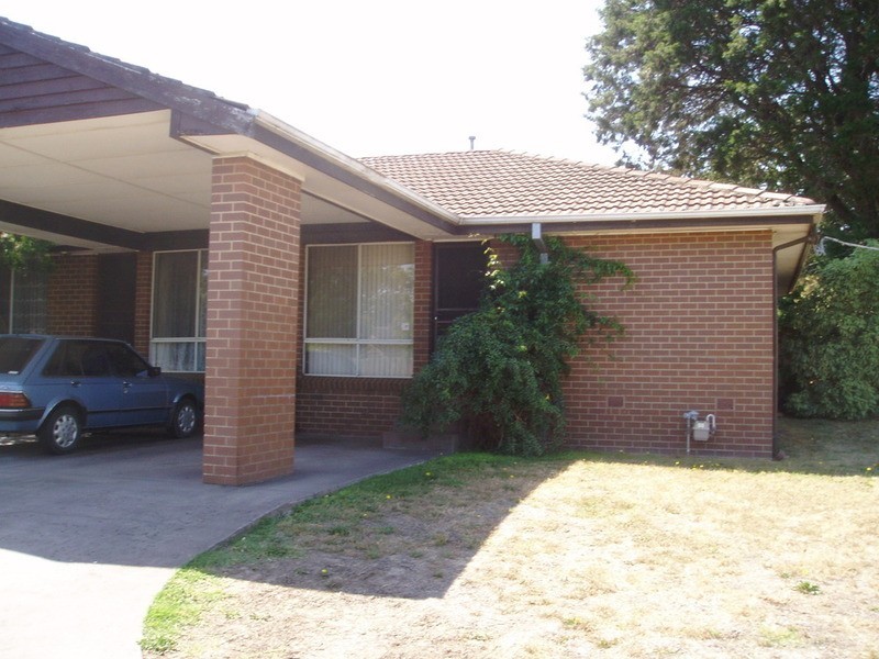 1/65 Hewish Road, Croydon VIC 3136