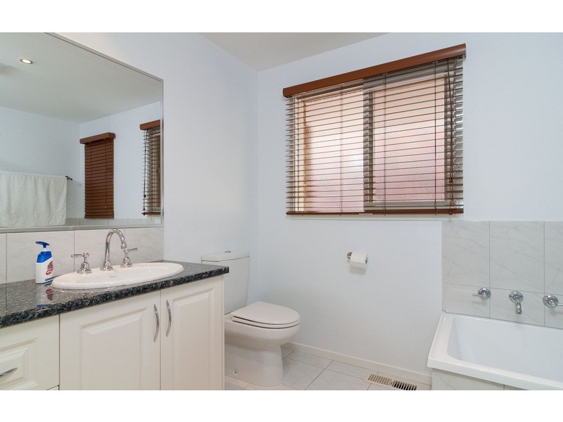1 St Andrews Drive, Chirnside Park VIC 3116
