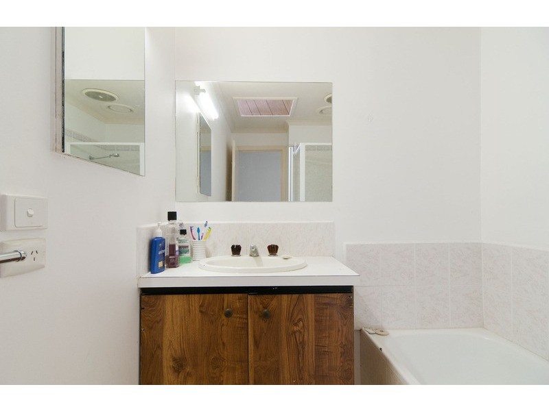 2/47 Newman Road, Croydon VIC 3136