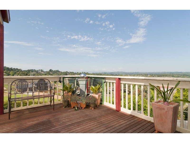 7 Wainewright Avenue, Mooroolbark VIC 3138
