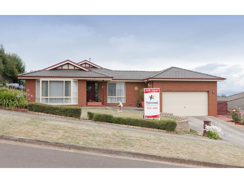 7 Wainewright Avenue, Mooroolbark VIC 3138