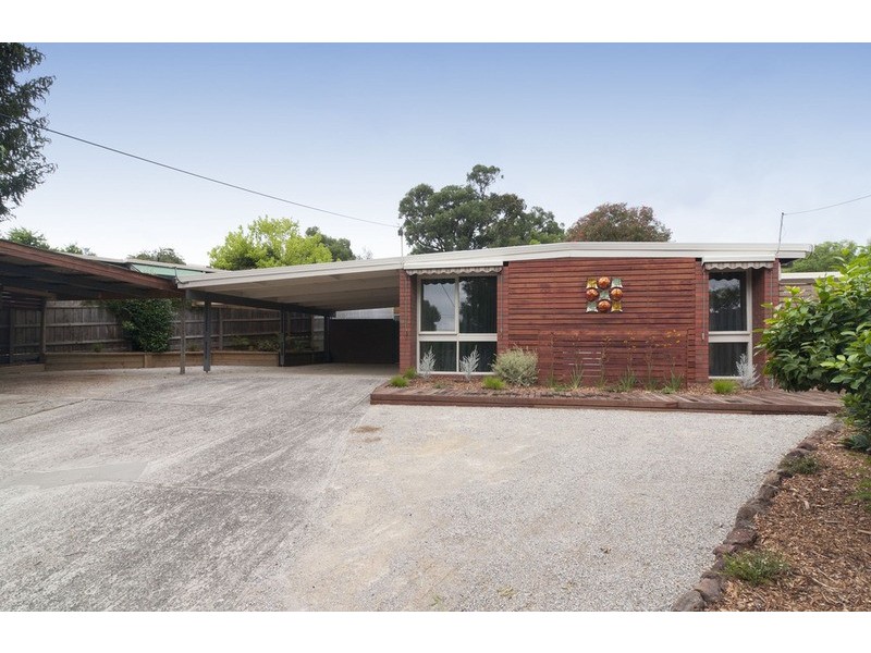 16 Walnut Drive, Kilsyth VIC 3137