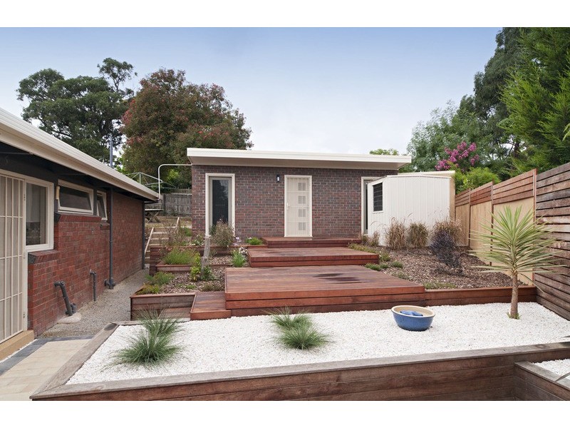 16 Walnut Drive, Kilsyth VIC 3137