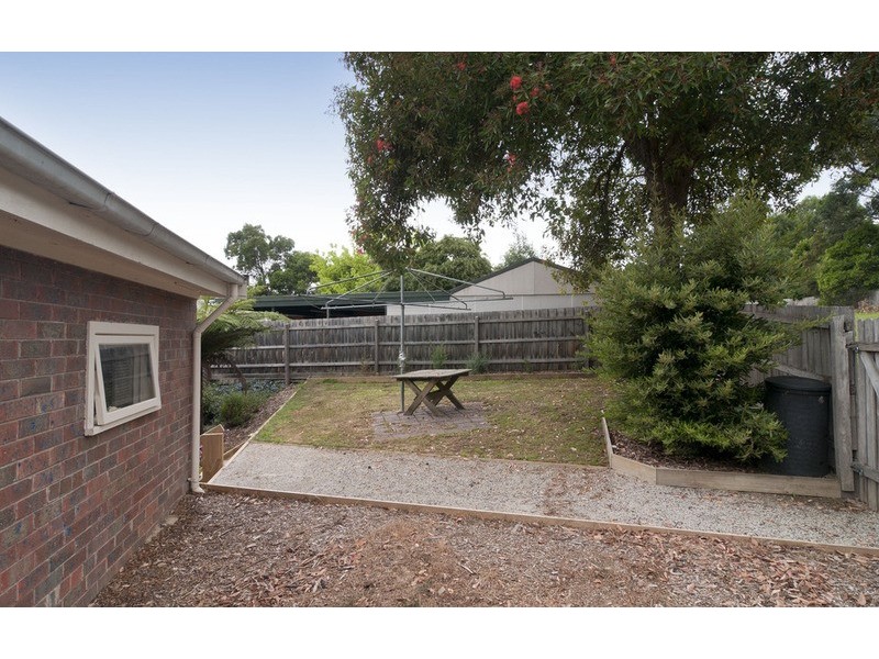 16 Walnut Drive, Kilsyth VIC 3137