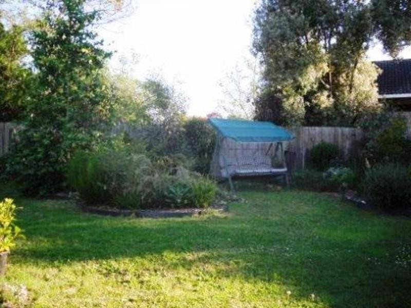42 Longfellow Avenue, Mooroolbark VIC 3138