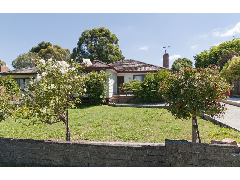 18 Diane Crescent, Mooroolbark VIC 3138