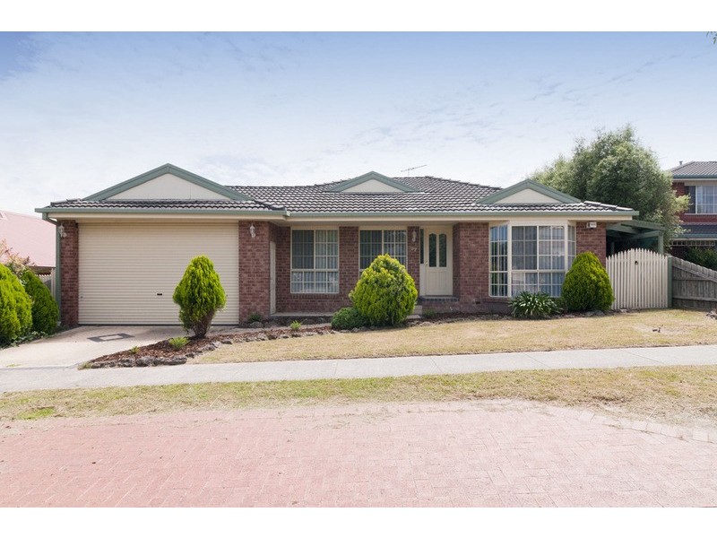 27 Blue Ridge Drive, Mooroolbark VIC 3138