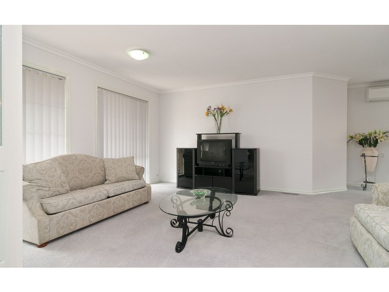 27 Blue Ridge Drive, Mooroolbark VIC 3138