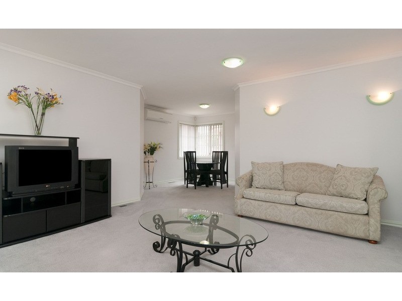 27 Blue Ridge Drive, Mooroolbark VIC 3138