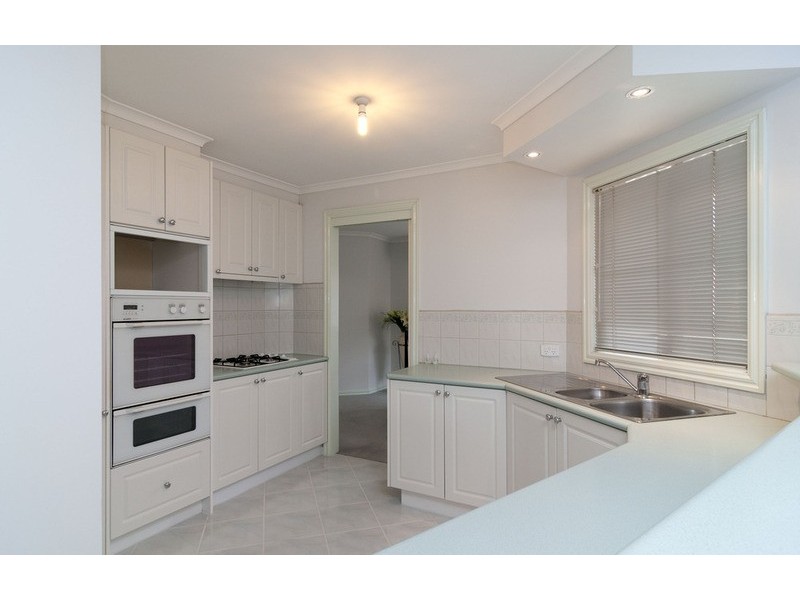 27 Blue Ridge Drive, Mooroolbark VIC 3138