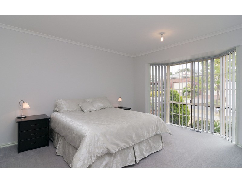 27 Blue Ridge Drive, Mooroolbark VIC 3138