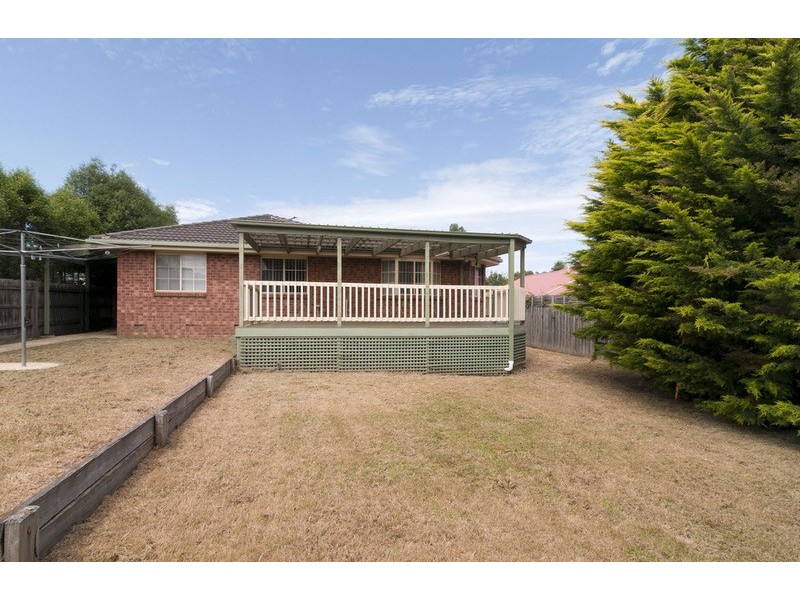 27 Blue Ridge Drive, Mooroolbark VIC 3138
