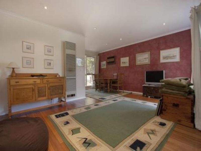 32 Meadowlark Lane, Mooroolbark VIC 3138