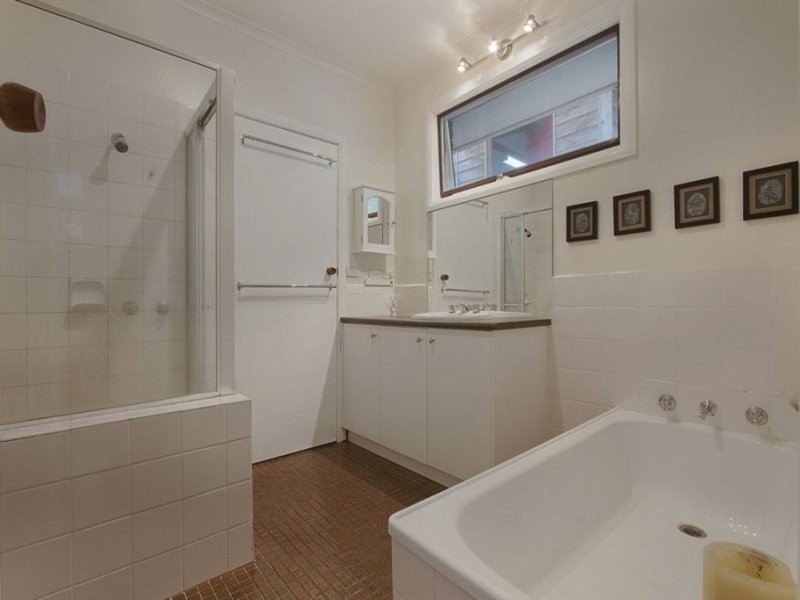 32 Meadowlark Lane, Mooroolbark VIC 3138