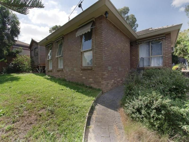 32 Meadowlark Lane, Mooroolbark VIC 3138