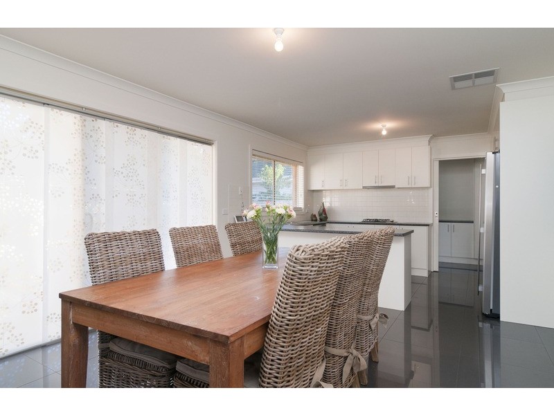 2/18-20 Durham Road, Kilsyth VIC 3137