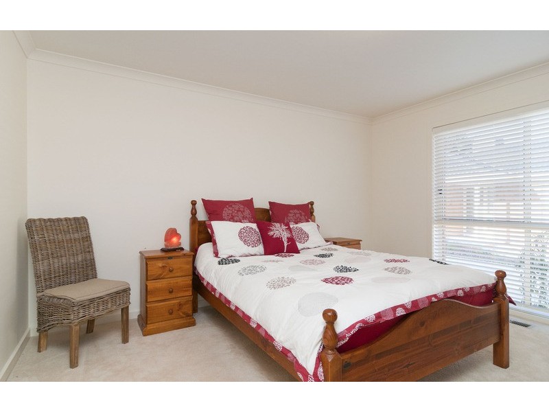 2/18-20 Durham Road, Kilsyth VIC 3137