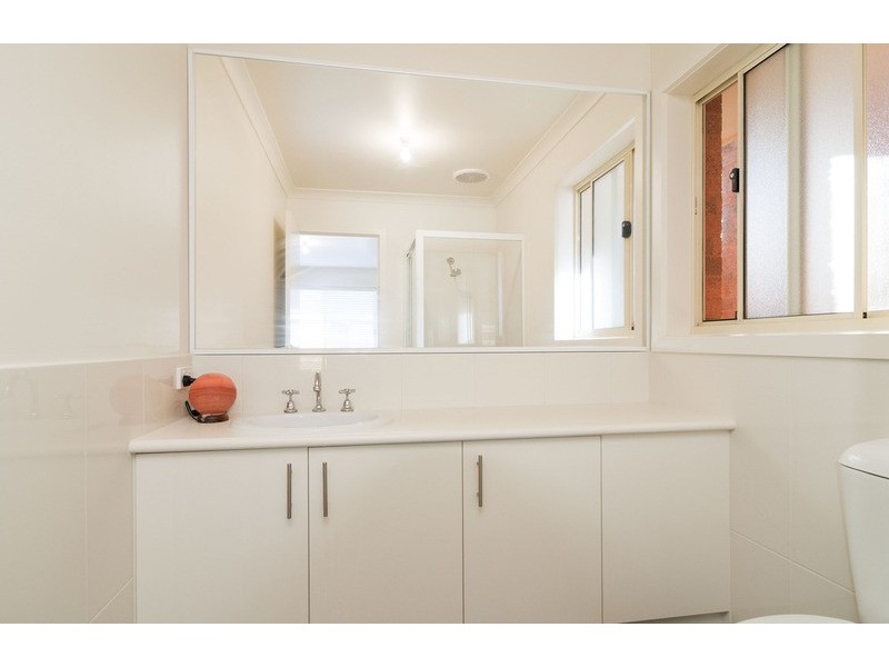 2/18-20 Durham Road, Kilsyth VIC 3137