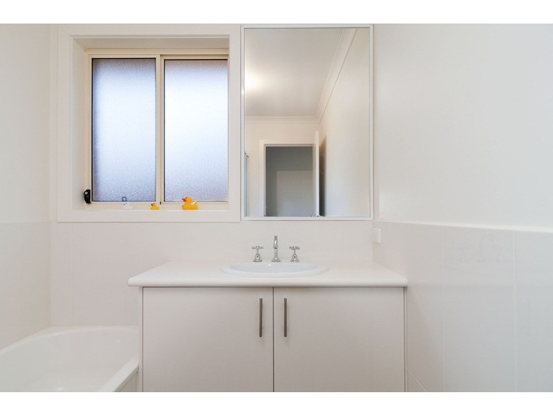 2/18-20 Durham Road, Kilsyth VIC 3137