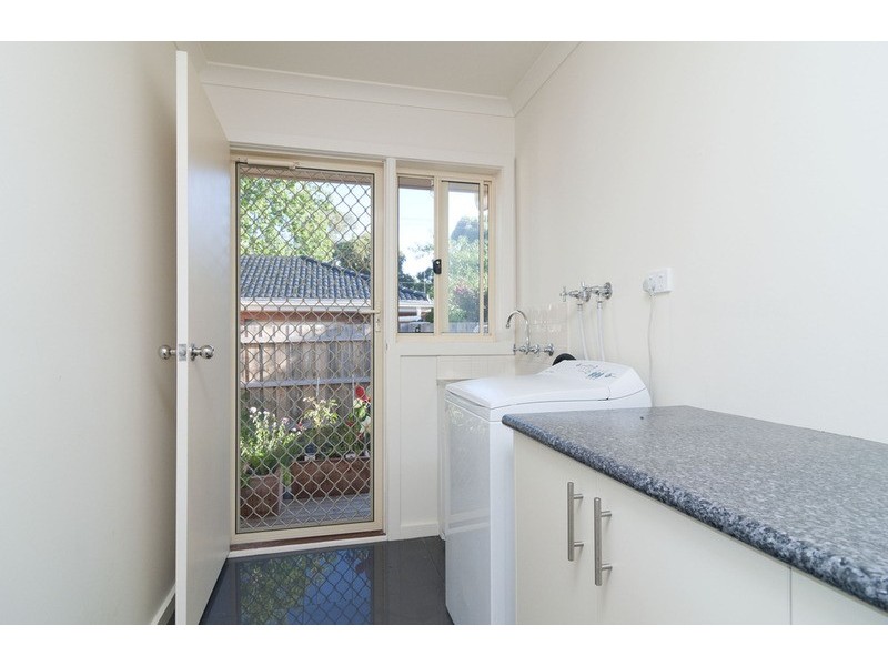 2/18-20 Durham Road, Kilsyth VIC 3137