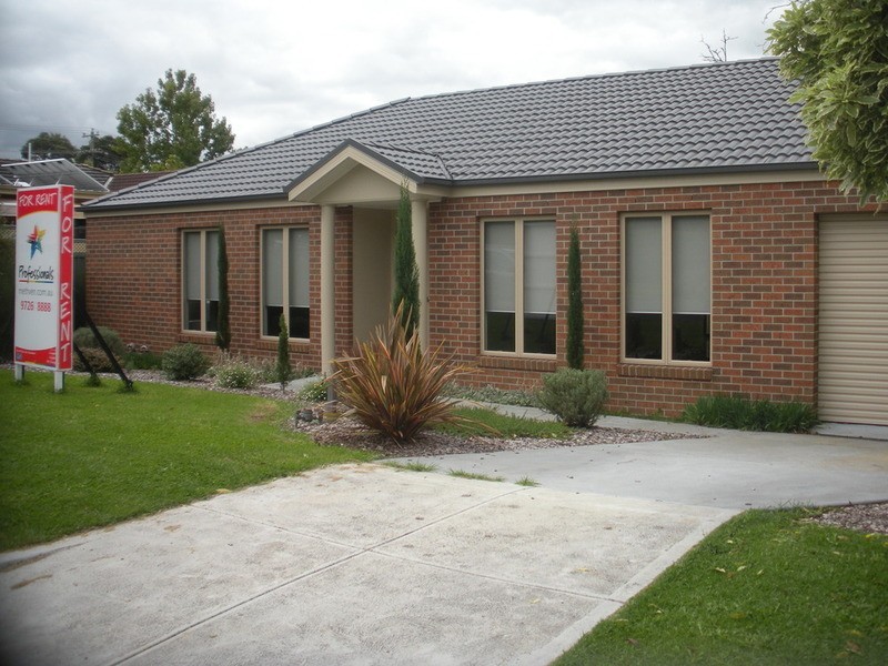 1 Rachael Drive, Mooroolbark VIC 3138