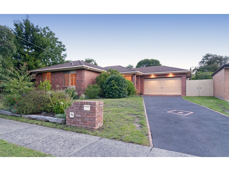 52 Zina Grove, Mooroolbark VIC 3138