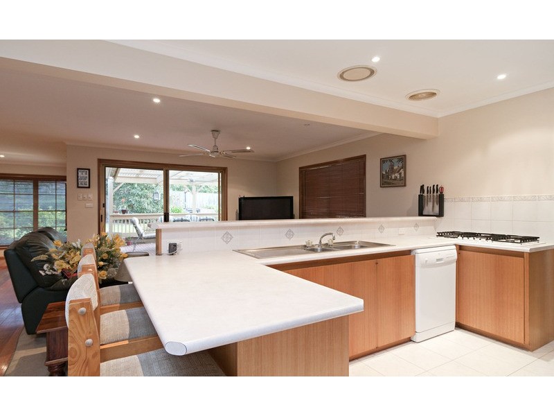 52 Zina Grove, Mooroolbark VIC 3138