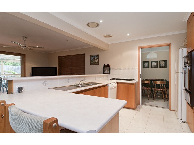 52 Zina Grove, Mooroolbark VIC 3138