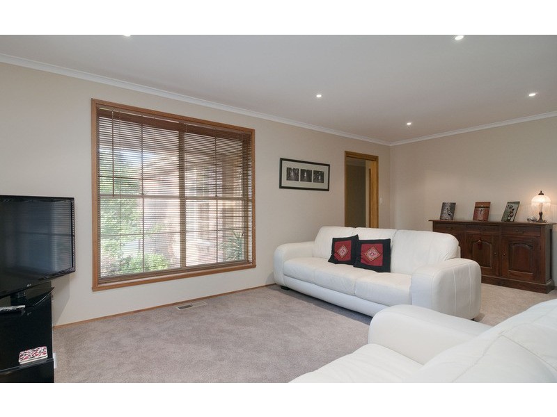 52 Zina Grove, Mooroolbark VIC 3138