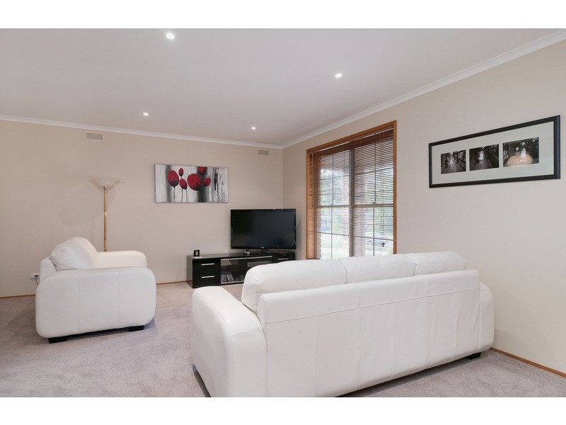52 Zina Grove, Mooroolbark VIC 3138